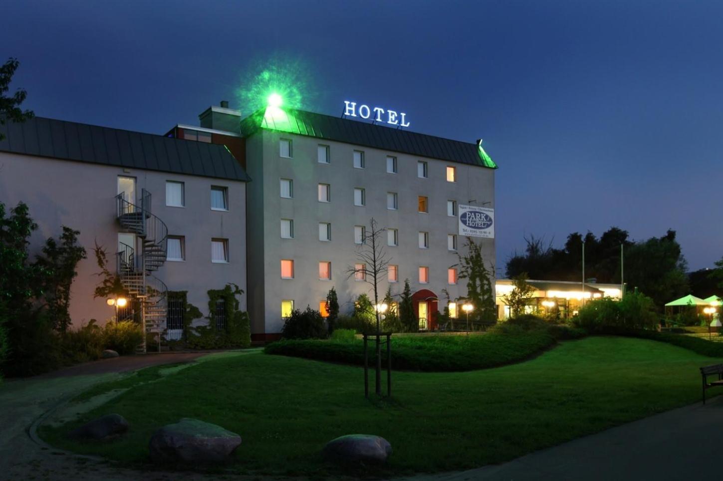 Parkhotel Neubrandenburg Exteriör bild
