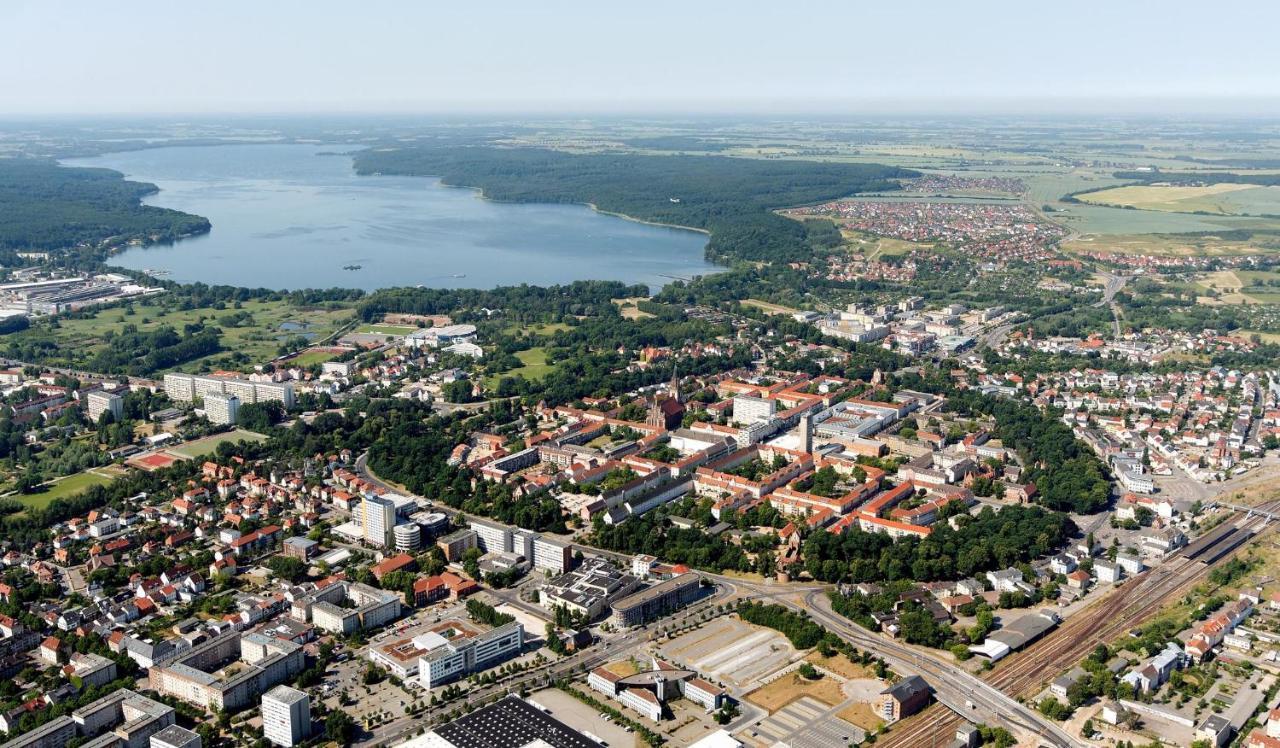 Parkhotel Neubrandenburg Exteriör bild