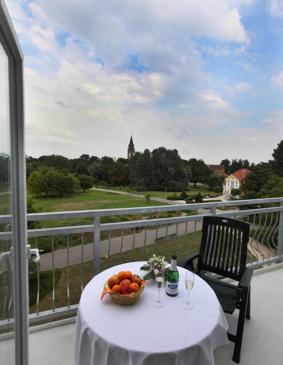 Parkhotel Neubrandenburg Exteriör bild